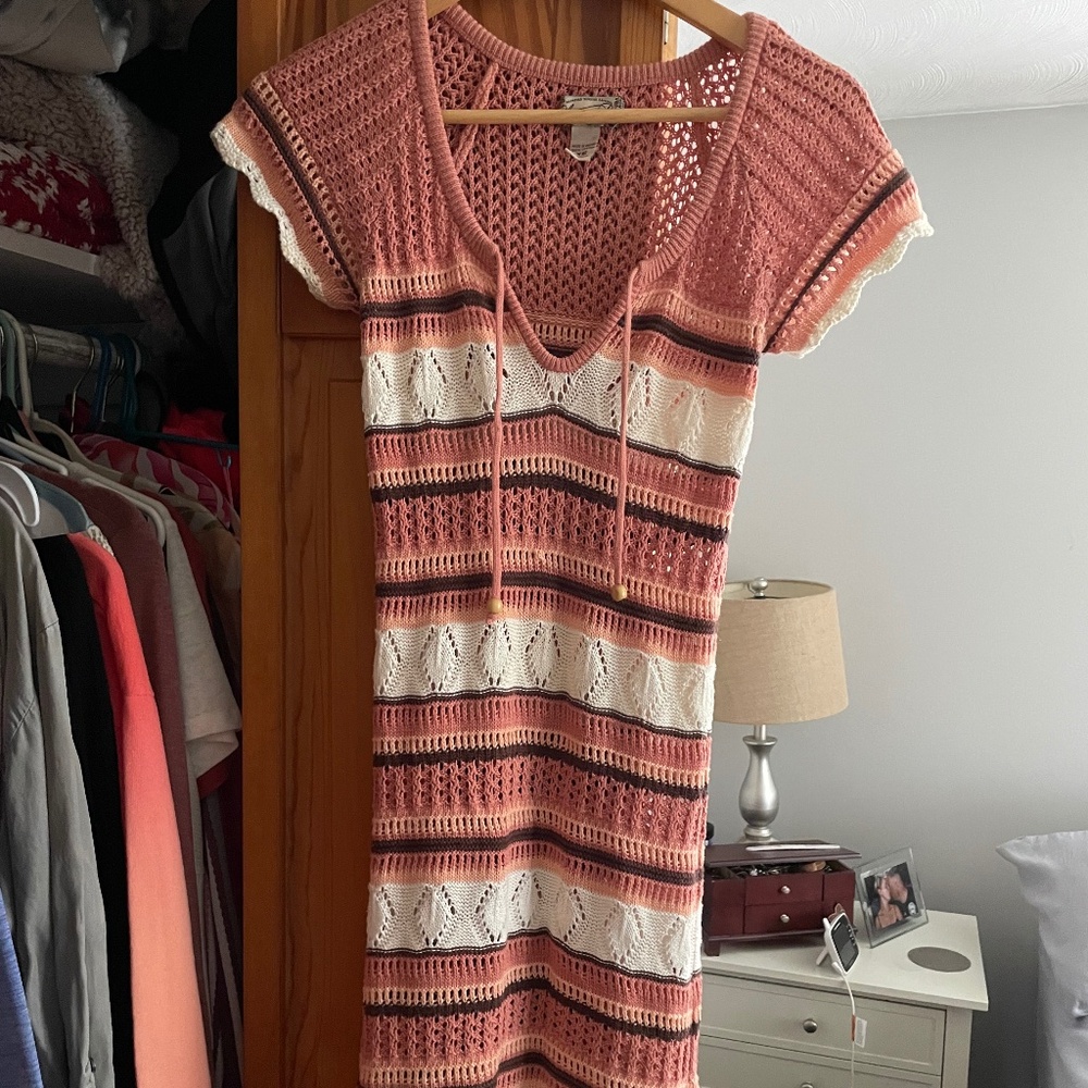 Crochet style fitted dress